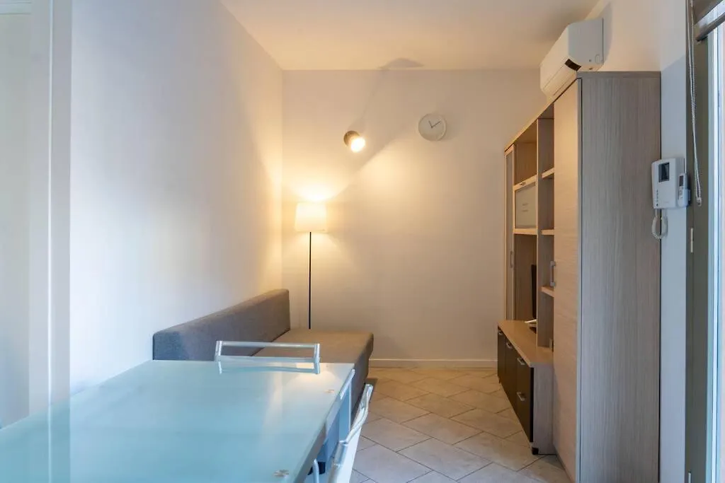 Apartment L&D Home With Pool Picedo